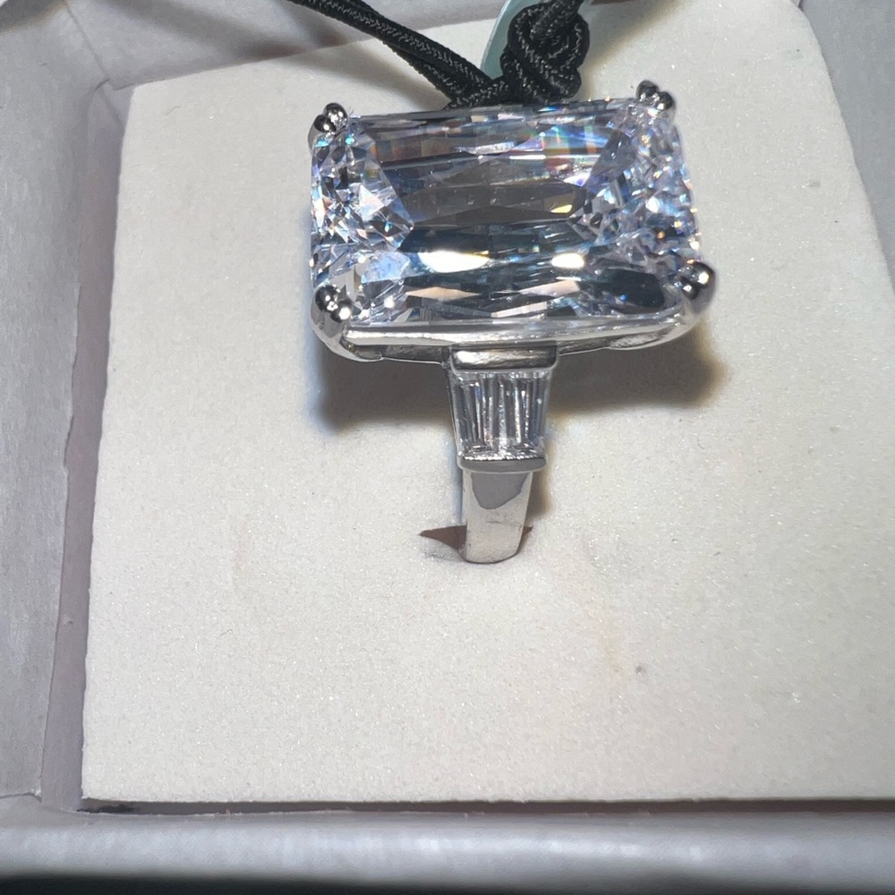 Sterling silver ring size 7 zirconia Swarovski
